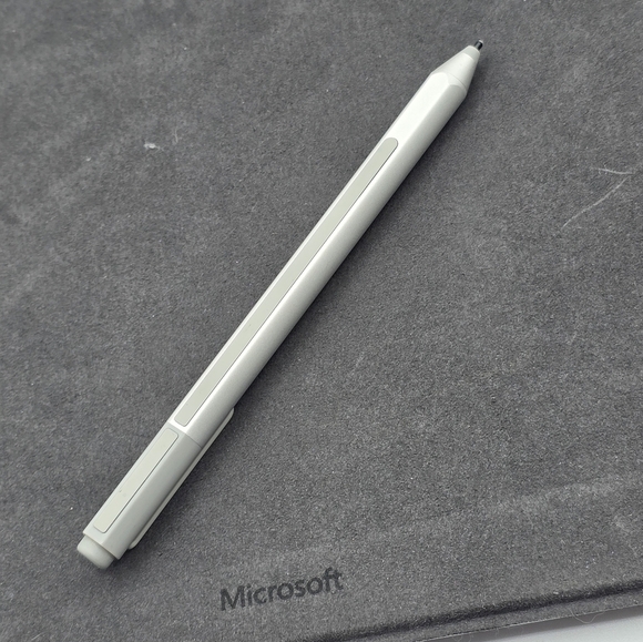 Microsoft Surface Pro 4 12.3" Tablet (Intel Core i5, 4GB RAM, 128GB SSD, Silver) - Picture 12 of 16